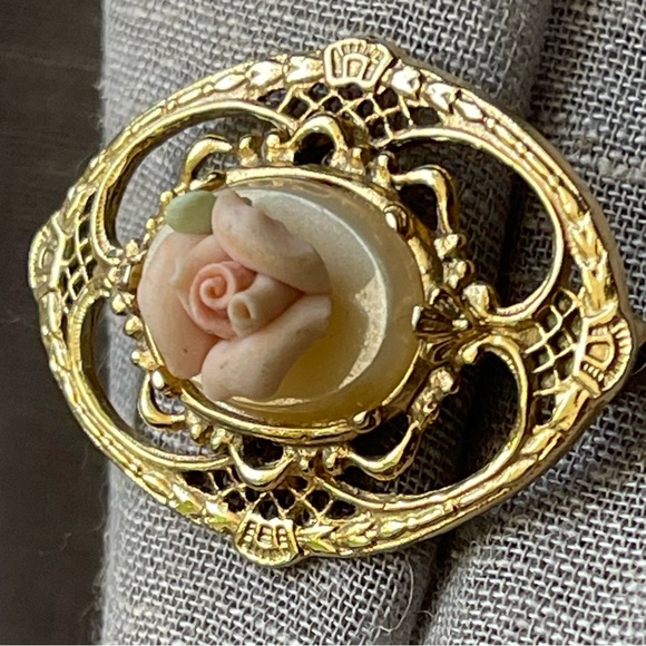 1928 | Vintage | Pink Rose Collection Porcelain Flower Gold Tone Pin Brooch - Picture 9 of 14